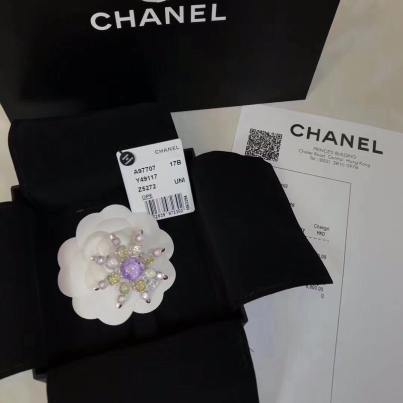 Chanel Chanel大 雪花胸针 高版本 好美的颜色。 一般不 的我都不推荐 0024410