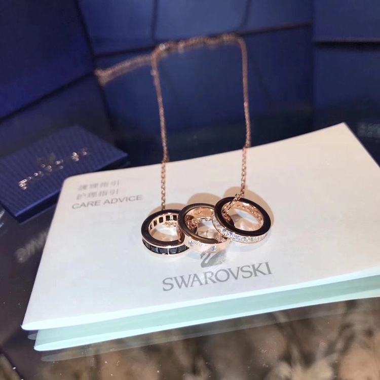 Bvlgari 代购级别 2017 施家 最新款 宝格丽款 三环 项链 自购 开模 尺寸 德国进口925纯银材质 八心八箭高碳钻 超精美闪钻款 个人很喜欢这款 简单又百搭 永久耐看 0010610