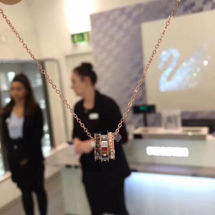 Bvlgari 代购级别 2017 施家 最新款 宝格丽款 三环 项链 自购 开模 尺寸 德国进口925纯银材质 八心八箭高碳钻 超精美闪钻款 个人很喜欢这款 简单又百搭 永久耐看 0010610