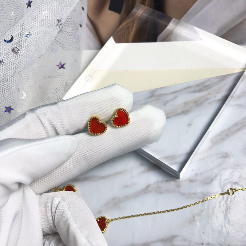 Van Cleef & Arpels VCA心形系列，电镀k黄、玫瑰金，镶红玉髓