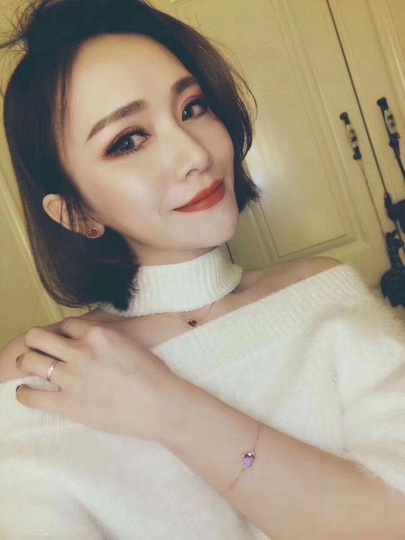 Van Cleef & Arpels VCA心形系列，电镀k黄、玫瑰金，镶红玉髓套装