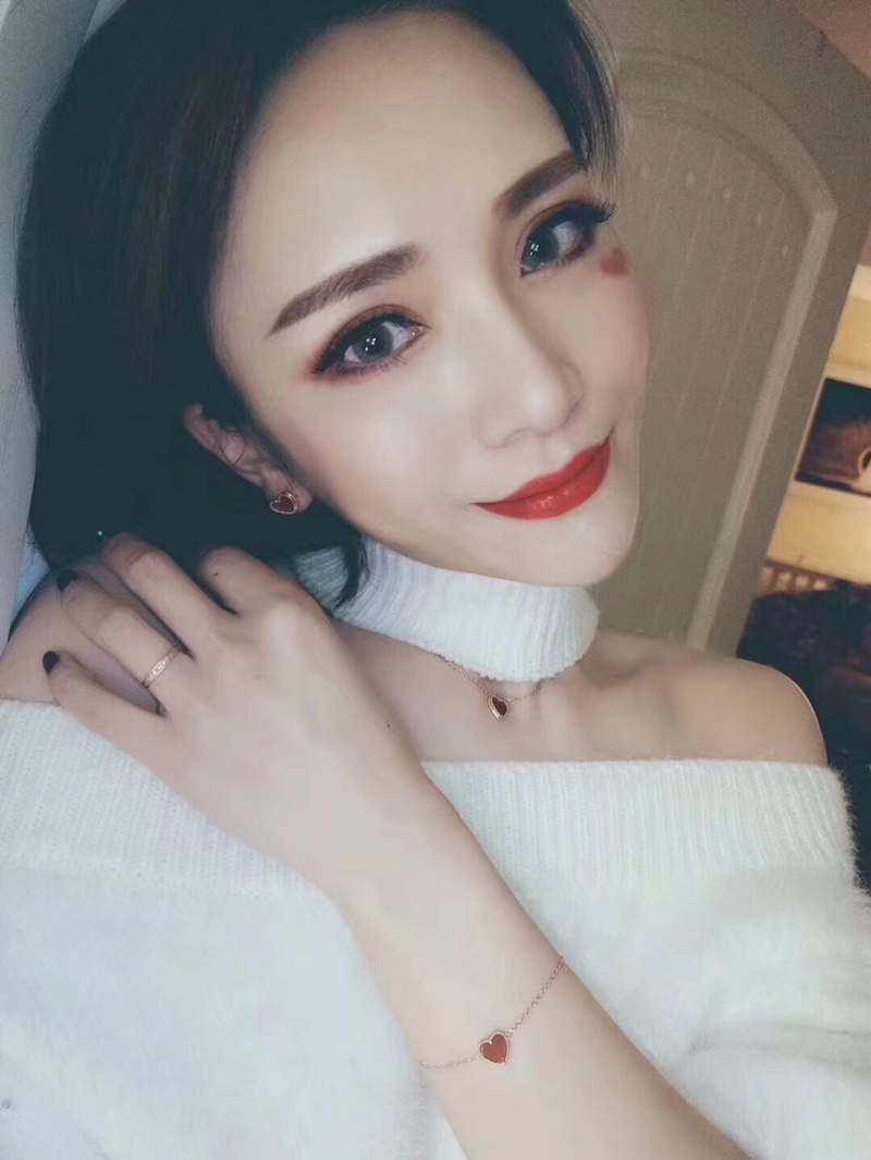 Van Cleef & Arpels VCA心形系列，电镀k黄、玫瑰金，镶红玉髓套装