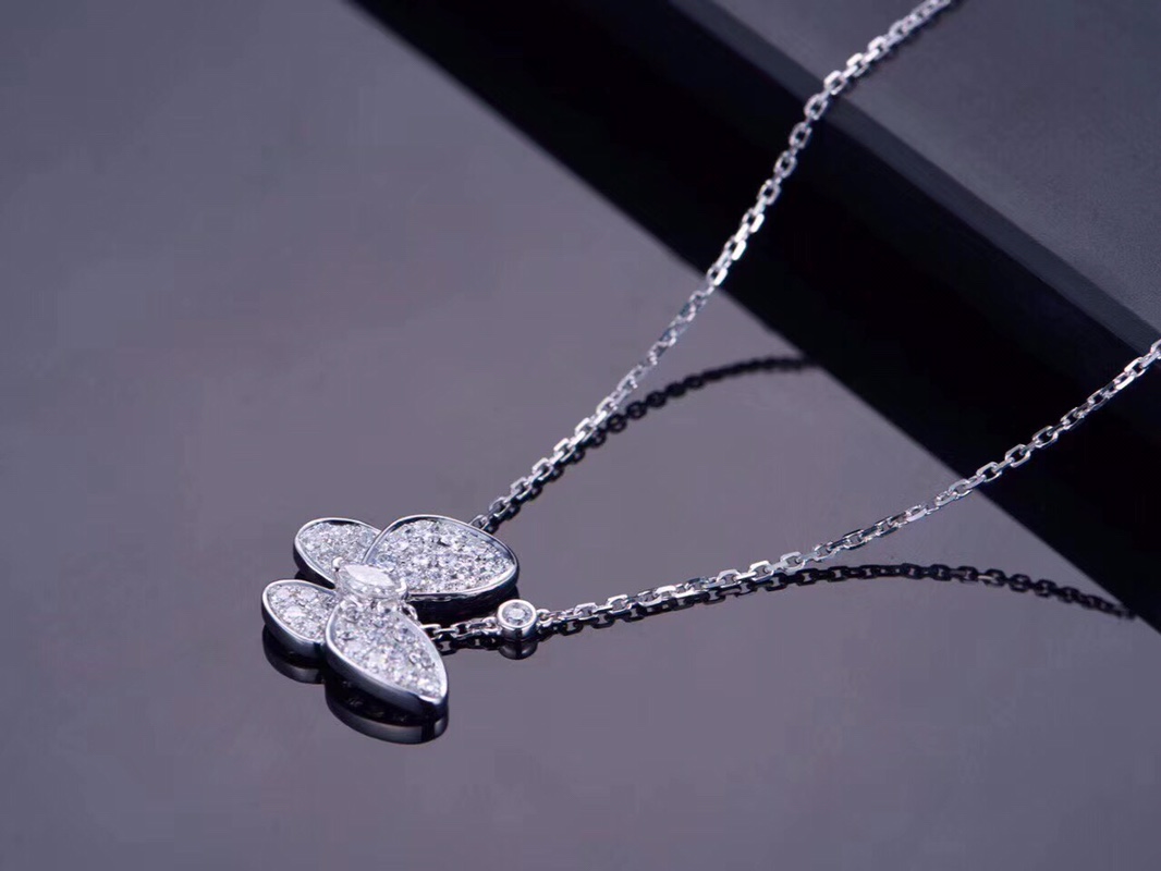 Van Cleef & Arpels 蝴蝶 项链 以璀璨作品重新诠释了翩翩起舞中的蝴蝶美姿 女神 完美高端 『高碳钻』 VCA蝴蝶 项链