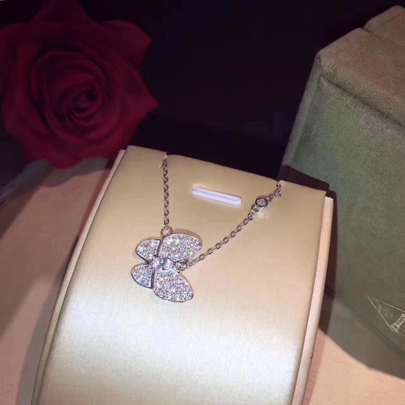 Van Cleef & Arpels 蝴蝶 项链 以璀璨作品重新诠释了翩翩起舞中的蝴蝶美姿 女神 完美高端 『高碳钻』 VCA蝴蝶 项链