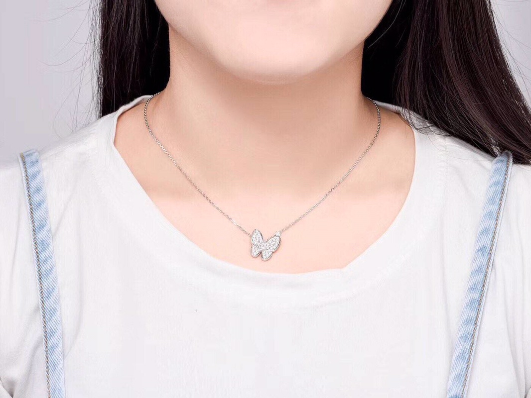 Van Cleef & Arpels 蝴蝶 项链 以璀璨作品重新诠释了翩翩起舞中的蝴蝶美姿 女神 完美高端 『高碳钻』 VCA蝴蝶 项链