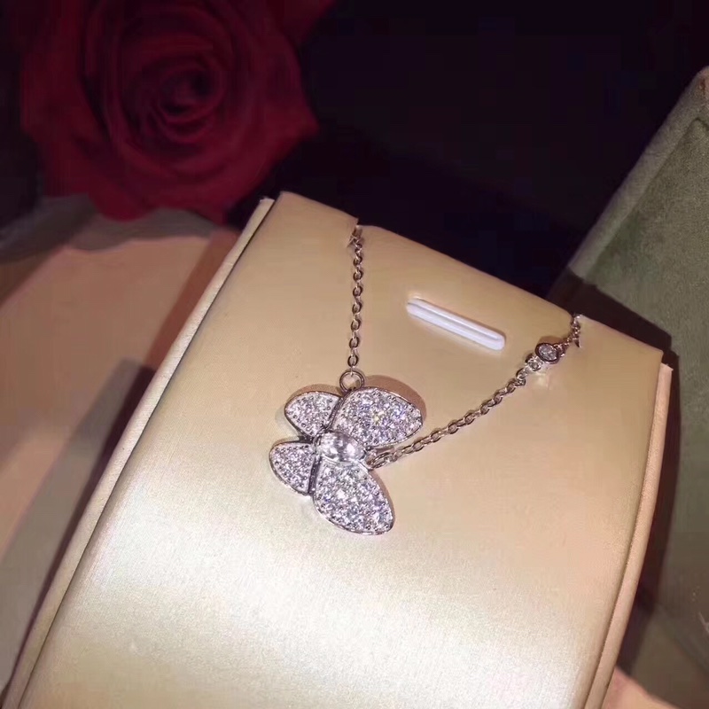 Van Cleef & Arpels 蝴蝶 项链 以璀璨作品重新诠释了翩翩起舞中的蝴蝶美姿 女神 完美高端 『高碳钻』 VCA蝴蝶 项链