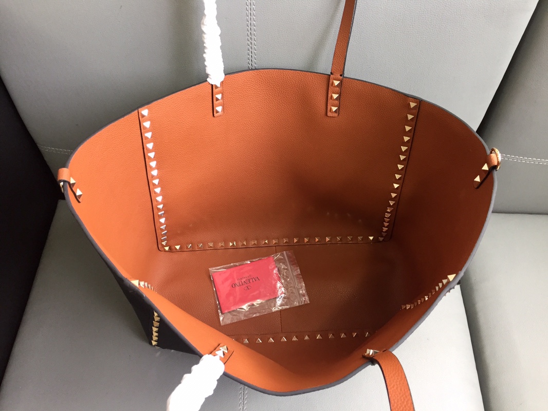 Valentino华伦天奴小牛皮大LOGO水桶包1122