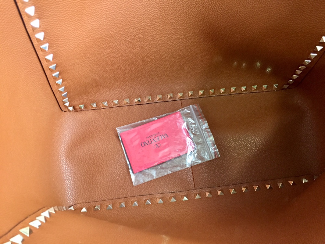 Valentino华伦天奴小牛皮大LOGO水桶包1122