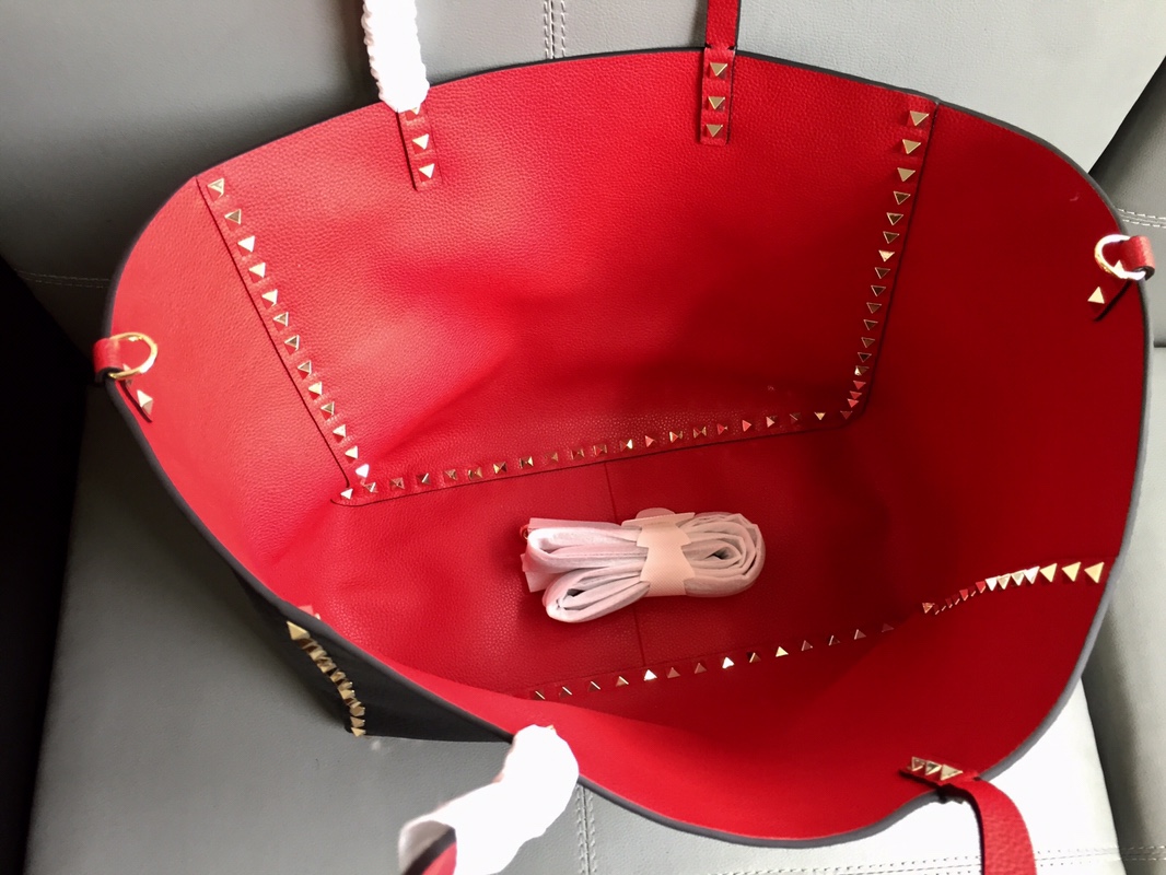 Valentino华伦天奴小牛皮大LOGO水桶包1122