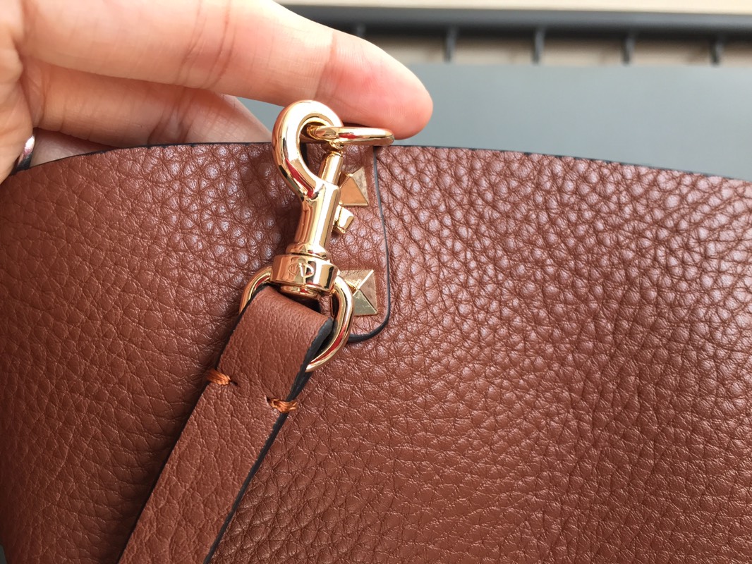 Valentino华伦天奴小牛皮大LOGO水桶包1122