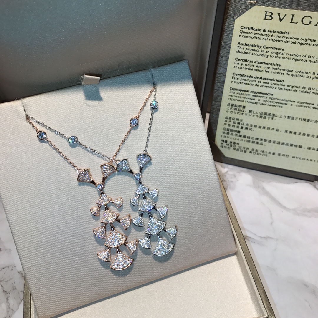 Bvlgari 代购级别BV 宝家 气质 流苏耳夹 裙子 项链 奢华 德国进口925纯银 镀铂金材质AU 750 18K金层 进口高碳钻 宝格丽力作 名媛 了 历经一次次改版 才做出如此满意的 视觉做工完全不输真金真钻出品 logo扣 铂金玫瑰金两色齐 0523310