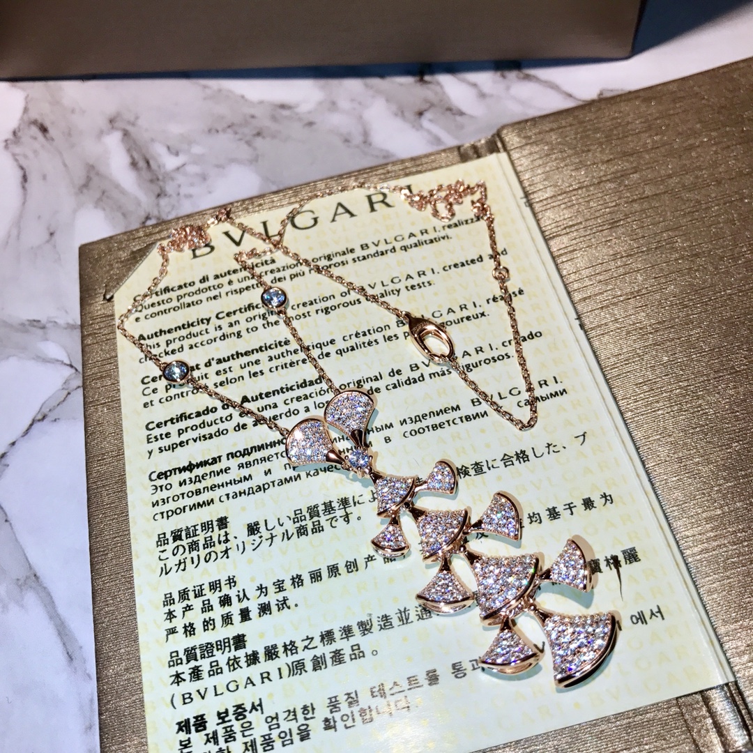Bvlgari 代购级别BV 宝家 气质 流苏耳夹 裙子 项链 奢华 德国进口925纯银 镀铂金材质AU 750 18K金层 进口高碳钻 宝格丽力作 名媛 了 历经一次次改版 才做出如此满意的 视觉做工完全不输真金真钻出品 logo扣 铂金玫瑰金两色齐 0523310