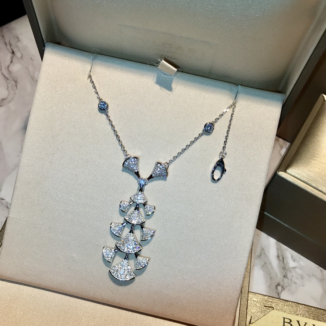Bvlgari 代购级别BV 宝家 气质 流苏耳夹 裙子 项链 奢华 德国进口925纯银 镀铂金材质AU 750 18K金层 进口高碳钻 宝格丽力作 名媛 了 历经一次次改版 才做出如此满意的 视觉做工完全不输真金真钻出品 logo扣 铂金玫瑰金两色齐 0523310