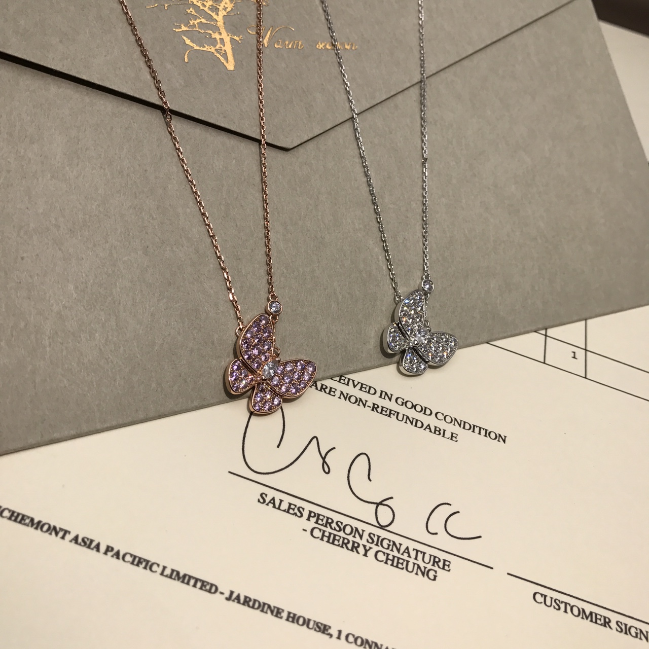Van Cleef & Arpels vca的 除了四叶草就是蝴蝶了 象征蜕变更新的蝴蝶是vca梵克雅宝近百年的灵感源泉 满钻微镶蝶翼+马眼钻碟身