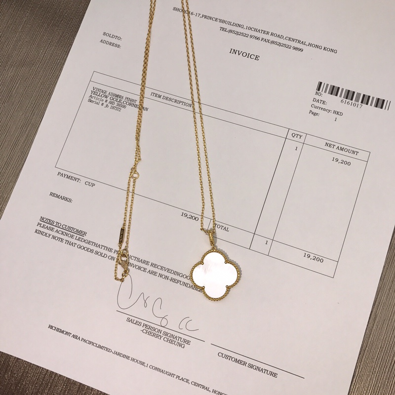 Van Cleef & Arpels vca大号四叶草项链 花朵直径2 5cm 大号四叶草弥漫着法式的优雅 无论是日常佩戴