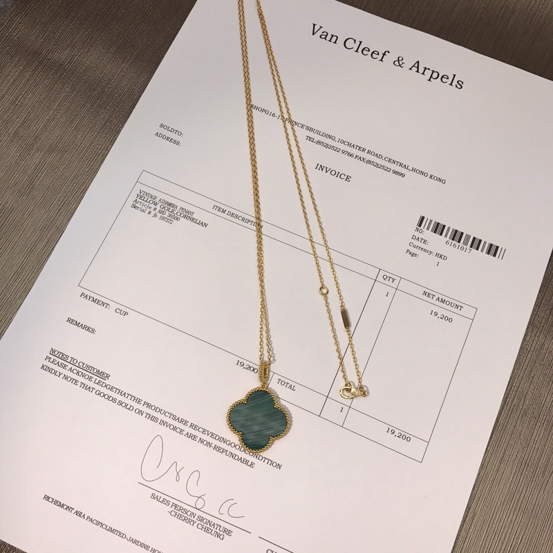 Van Cleef & Arpels vca大号四叶草项链 花朵直径2 5cm 大号四叶草弥漫着法式的优雅 无论是日常佩戴