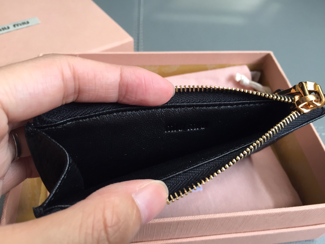 MIUMIU缪缪马德拉斯山羊皮配羊皮内里新款卡包5MC446