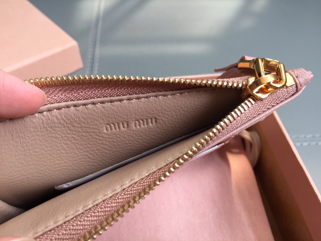 MIUMIU缪缪马德拉斯山羊皮配羊皮内里新款卡包5MC446
