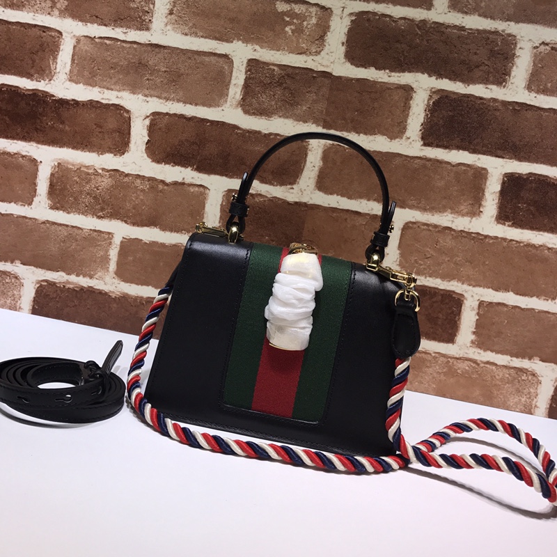 GUCCI古驰Sylvie 系列皮革迷你手袋470270