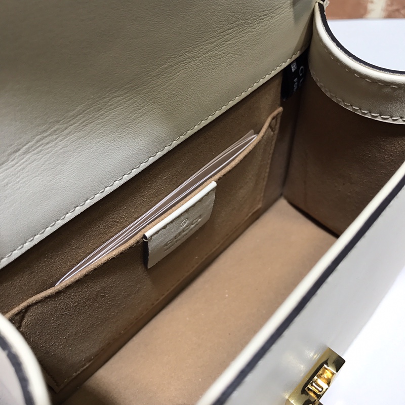 GUCCI古驰Sylvie 系列皮革迷你手袋470270