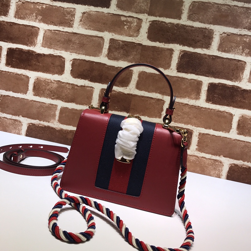 GUCCI古驰Sylvie 系列皮革迷你手袋470270