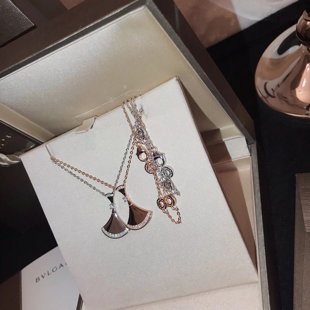 Bvlgari 宝家 项链你永远也无法全盘抓起 但也不会一无所获