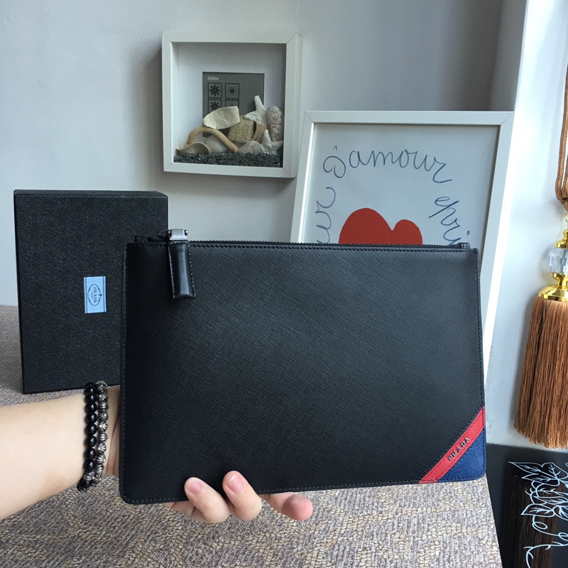 PRADA普拉达进口十字纹牛皮男士手包2NG005