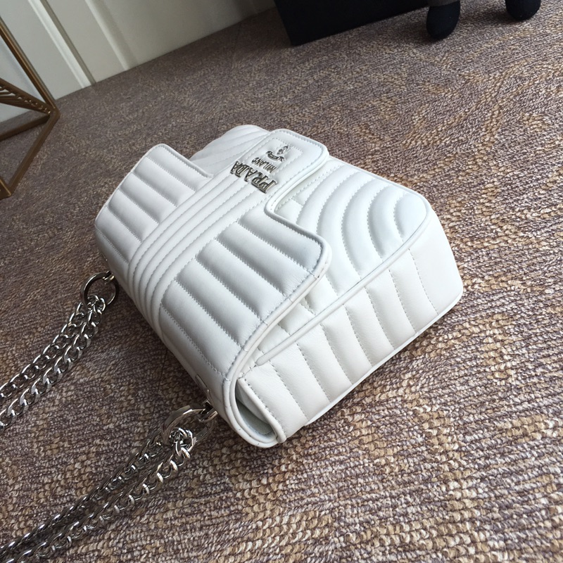 PRADA普拉达进口小牛皮链条包1BD108