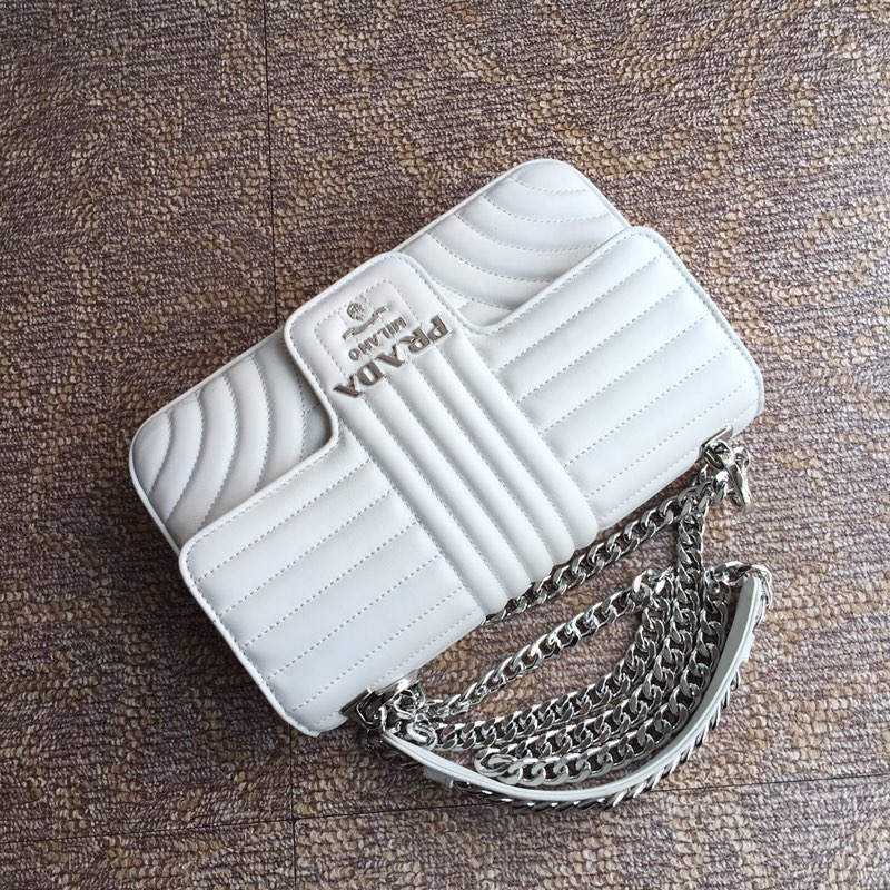 PRADA普拉达进口小牛皮链条包1BD108