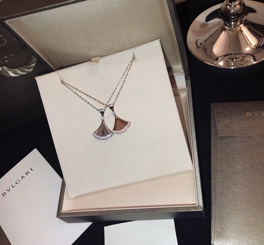 Bvlgari 宝家 项链你永远也无法全盘抓起 但也不会一无所获