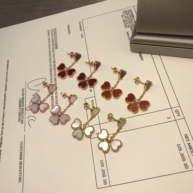 Van Cleef & Arpels vca爱心四叶草耳吊镀金版 亚金材质保色更持久 搭配天然红玉髓白母贝 跟足 字印