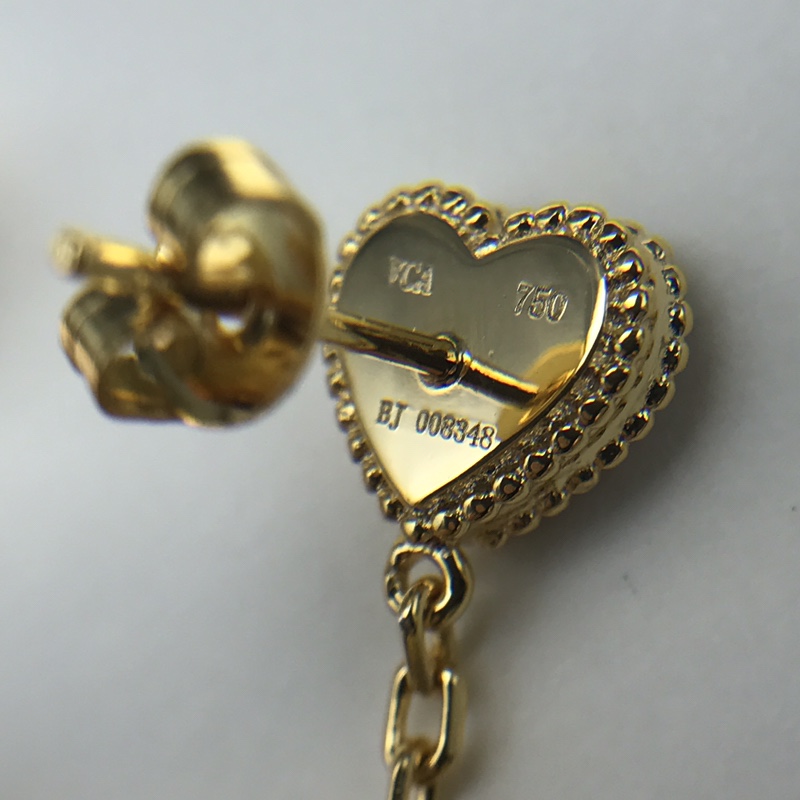Van Cleef & Arpels vca爱心四叶草耳吊镀金版 亚金材质保色更持久 搭配天然红玉髓白母贝 跟足 字印