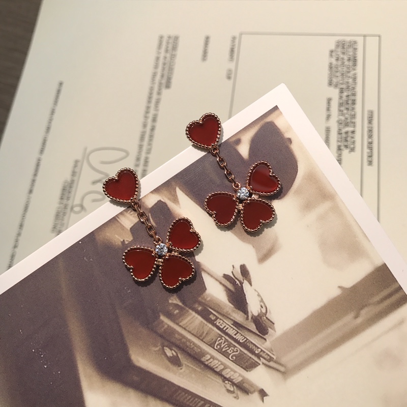 Van Cleef & Arpels vca爱心四叶草耳吊镀金版 亚金材质保色更持久 搭配天然红玉髓白母贝 跟足 字印