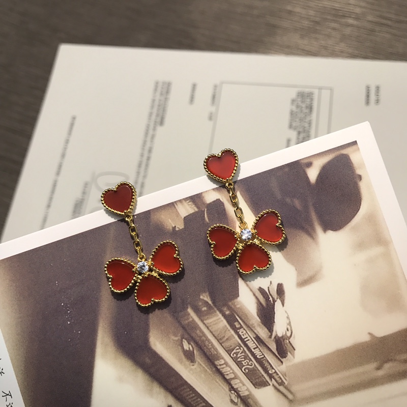 Van Cleef & Arpels vca爱心四叶草耳吊镀金版 亚金材质保色更持久 搭配天然红玉髓白母贝 跟足 字印