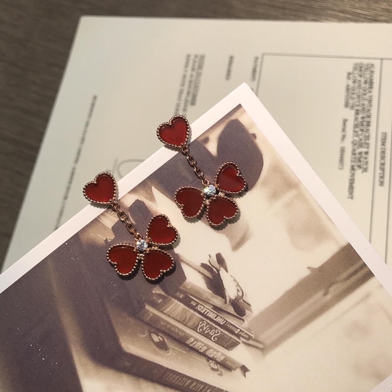 Van Cleef & Arpels vca爱心四叶草耳吊镀金版 亚金材质保色更持久 搭配天然红玉髓白母贝 跟足 字印