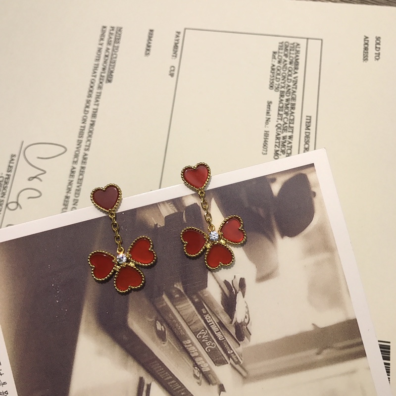 Van Cleef & Arpels vca爱心四叶草耳吊镀金版 亚金材质保色更持久 搭配天然红玉髓白母贝 跟足 字印