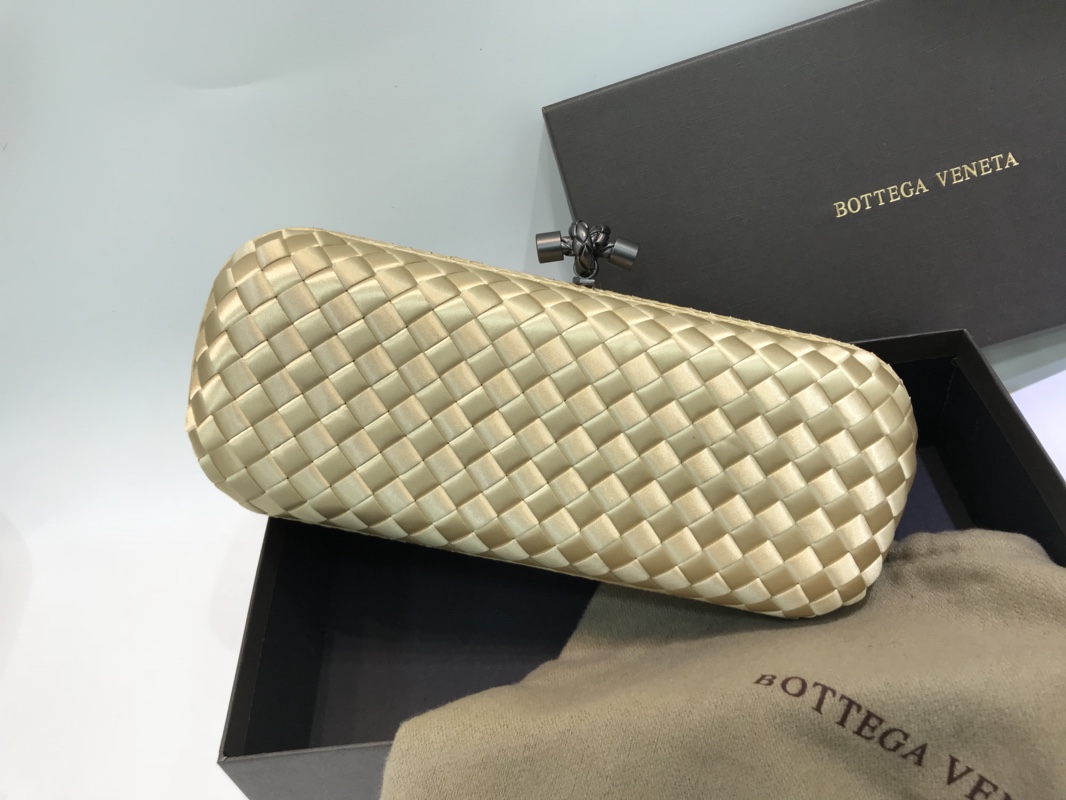 NO:179813,Genuine grade (original leather version) [Rose] Imported Japanese ribbon   water snake skin edging [lip] Classic long dinner bag, evening bag multi-color optional 25x10x5cm, BV, bottega veneta, snakeskin19860909正品级（原厂皮版本） [玫瑰]进口日本丝带 水蛇皮包边[嘴唇]经典长款晚宴包,晚装包多色可选25x10x5cm,,BV,bottega veneta,snakeskin,Bag