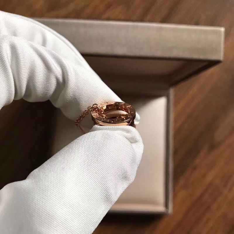 Bvlgari 宝格丽镂空项链，白跟玫瑰金2⃣ 色