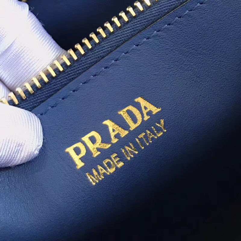 PRADA普拉达进口十字纹牛皮手提包1BA102