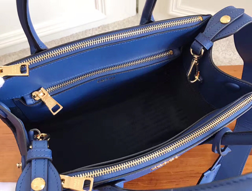 PRADA普拉达进口十字纹牛皮手提包1BA102