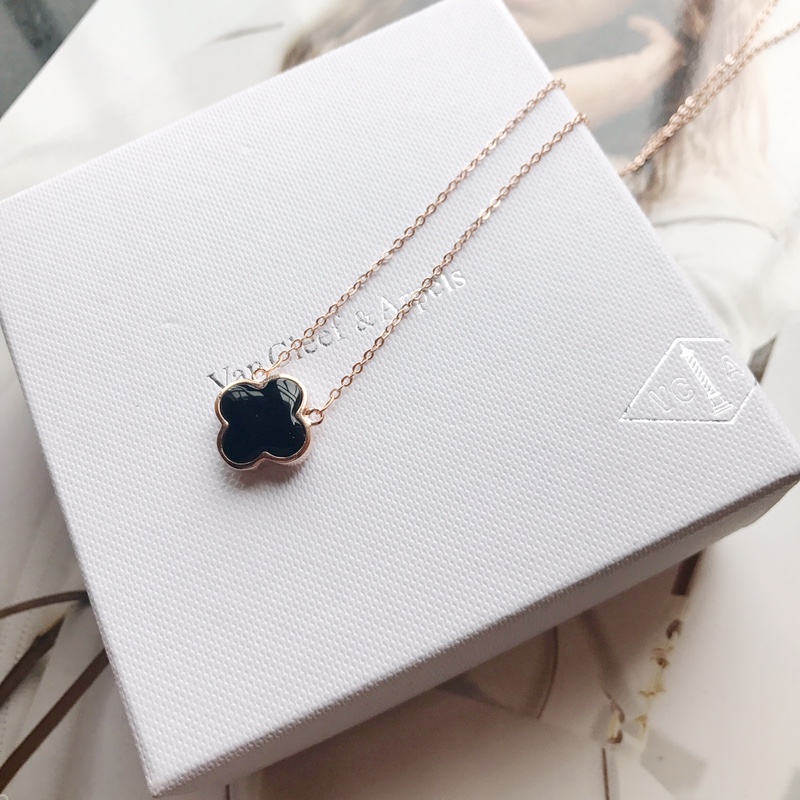 Van Cleef & Arpels VCA双面果冻四叶草项链，双面，一面白一面黑，一款双戴，解决选择困难 0517108