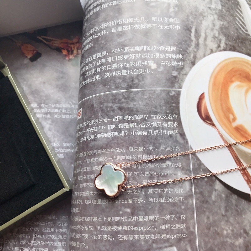 Van Cleef & Arpels VCA双面果冻四叶草项链，双面，一面白一面黑，一款双戴，解决选择困难 0517108
