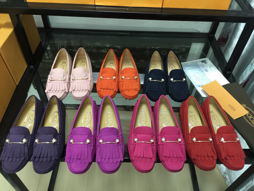 NO:649070,TOD'S Tod's Doudou women's shoes 05045 Highest quality with complete packaging Material: imported deerskin + high-quality cowhide lining Features: Comfortable, elegant, fashionable, handmade to create the perfect shoes that suit you best Color: (bright red, light pink, rose red, dark purple, rose purple, orange, dark blue) 35-40 standard size, loafers, Tod's, loafers, cowhide19860909TOD'S托德斯豆豆女鞋05045 最高品质 配全套包装  材质:进口鹿皮+优质牛皮内里 特点:舒适 优雅 时尚 纯手工制作  打造最适合你的完美鞋履  颜色:（大红色 浅粉色 玫红色 深紫色 玫紫色 桔色 深蓝色） 35-40 标准码,乐福鞋,Tod's,loafers,cowhide,Women's Shoes