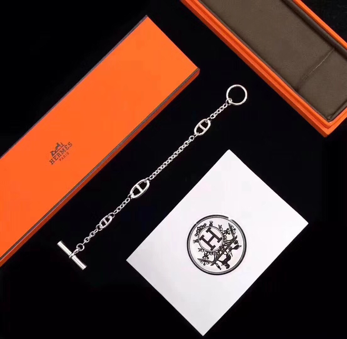 👑众多网红同款 H 家 猪鼻子手链 ❗️高碳钻 太考验师傅的手艺了 要确保每颗钻都镶嵌好色色 高端定制 