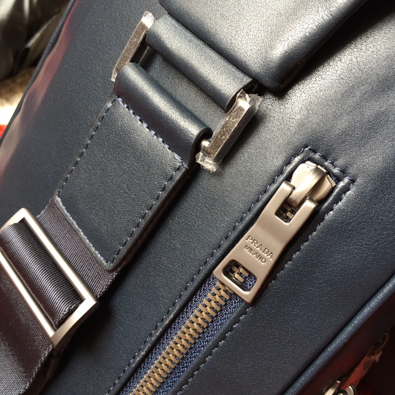 PRADA普拉达进口韩国小牛皮胸包0989