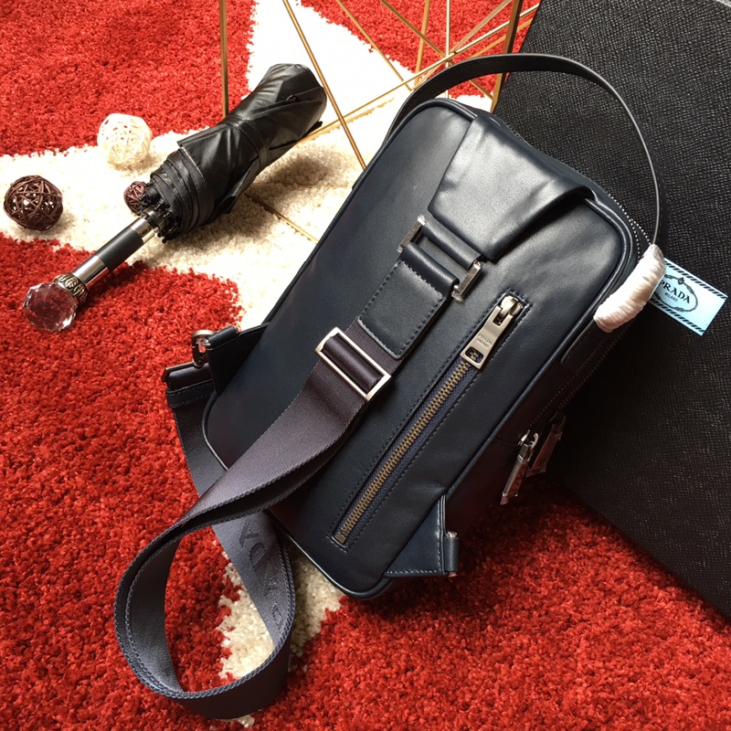 PRADA普拉达进口韩国小牛皮胸包0989