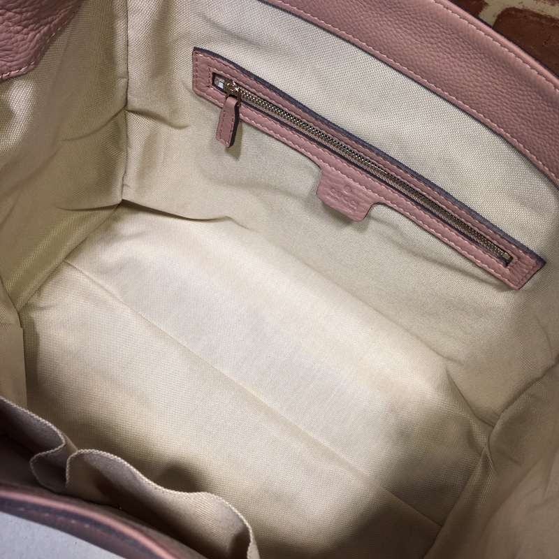 GUCCI古驰女士牛皮时尚双G浮雕纯色手提包282309