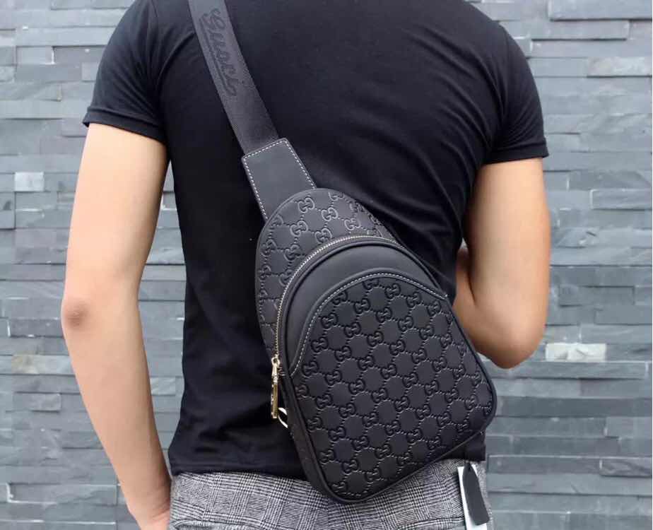 。型号：33022-1#BLACK（原单货）【进口五金🐊配手👋腕扣🔒】专柜原单，古奇男包手抓包🔥爆款强强
