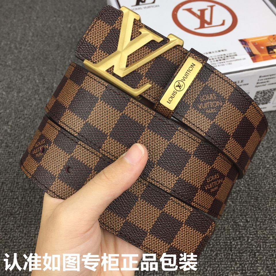 品牌：LV.路易威登✈️pyldwl型号：原单！请认准如图专柜包装等级：意大利进口百分百头层牛皮，LV.路易威登，世界著名奢侈品品牌。进口头层牛皮，国外专柜有同款。24K纯钢扣，金色银色✨时尚又不失优雅。高调炫出来吧，西裤牛仔裤任意搭配，永不掉色，背面logo清晰可见  材料： 意大利进口原版牛皮，原版皮 24k钢扣。百搭西裤牛仔裤，时尚大牌。实物更靓⚡️专柜品质。配送全套礼盒包装，打孔器，手提袋，香港发