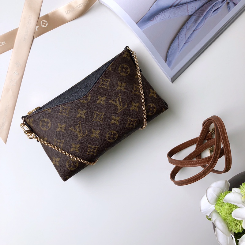 Louis Vuitton 7 Star
 Bags Handbags Gold Monogram Canvas M41639